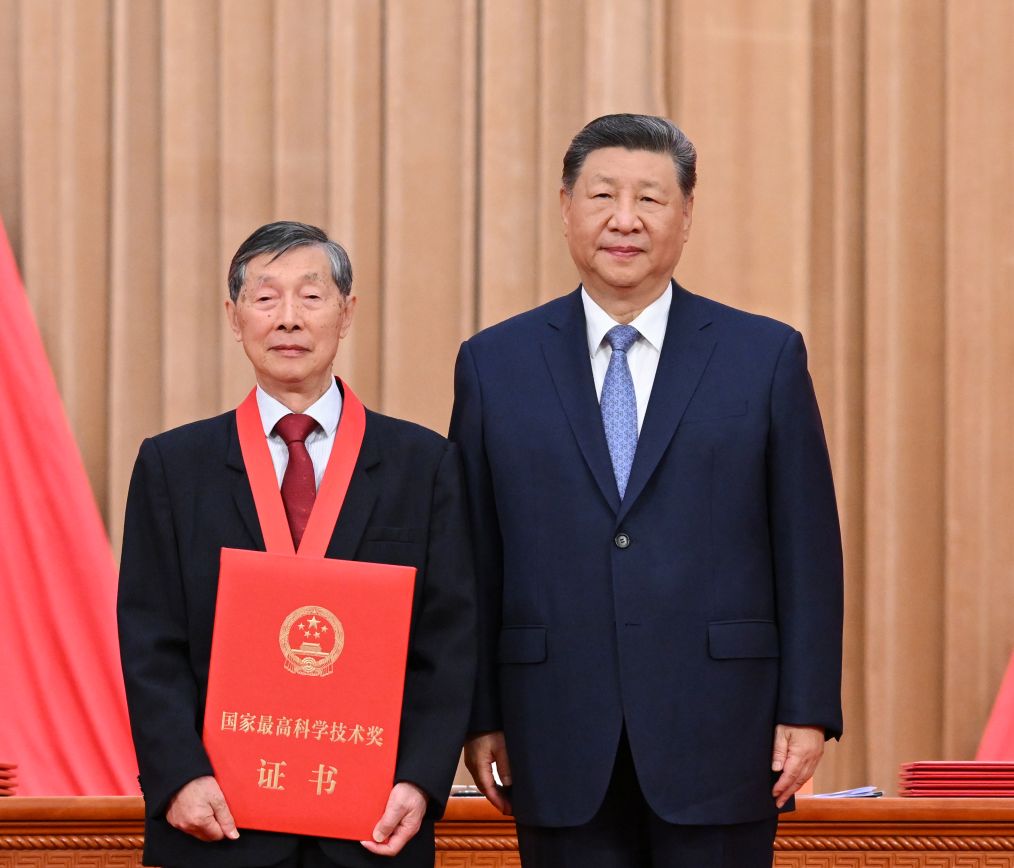7.9习近平出席国家科学技术奖励大会两院院士大会中国科协第十一次全国代表大会并发表重要讲话5.jpeg