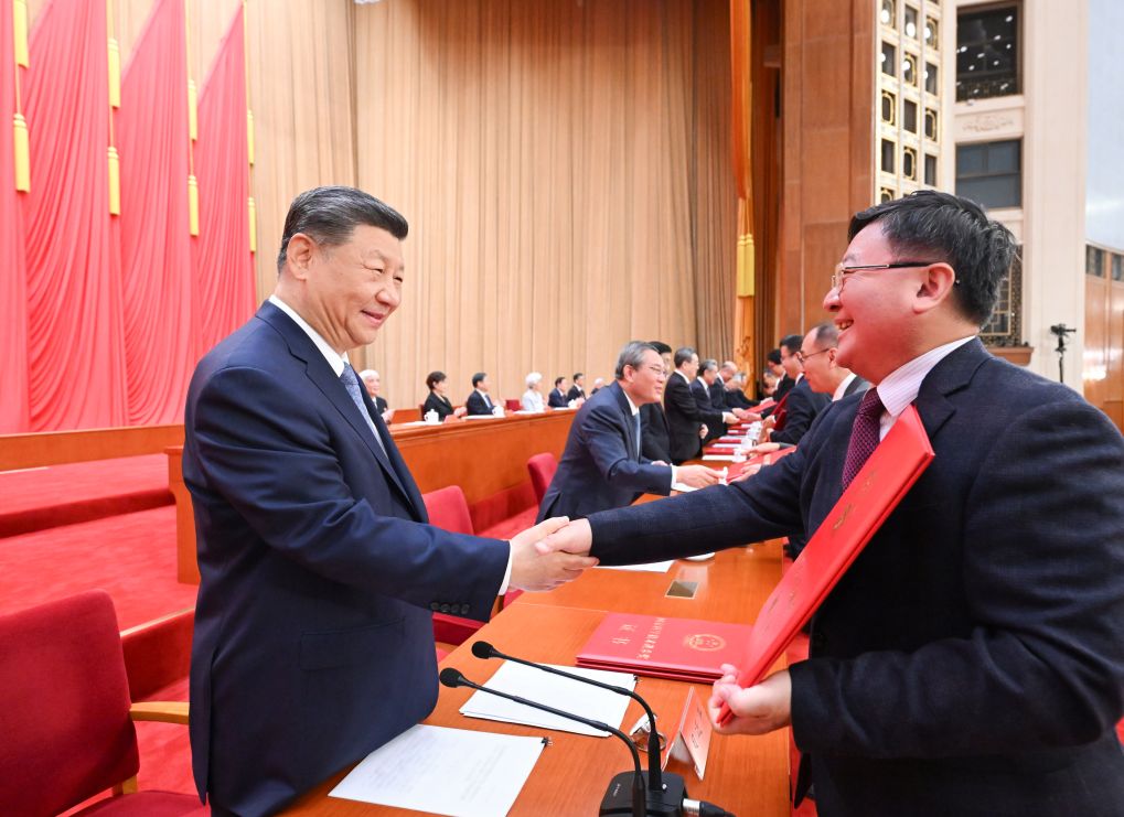 7.9习近平出席国家科学技术奖励大会两院院士大会中国科协第十一次全国代表大会并发表重要讲话9.jpeg