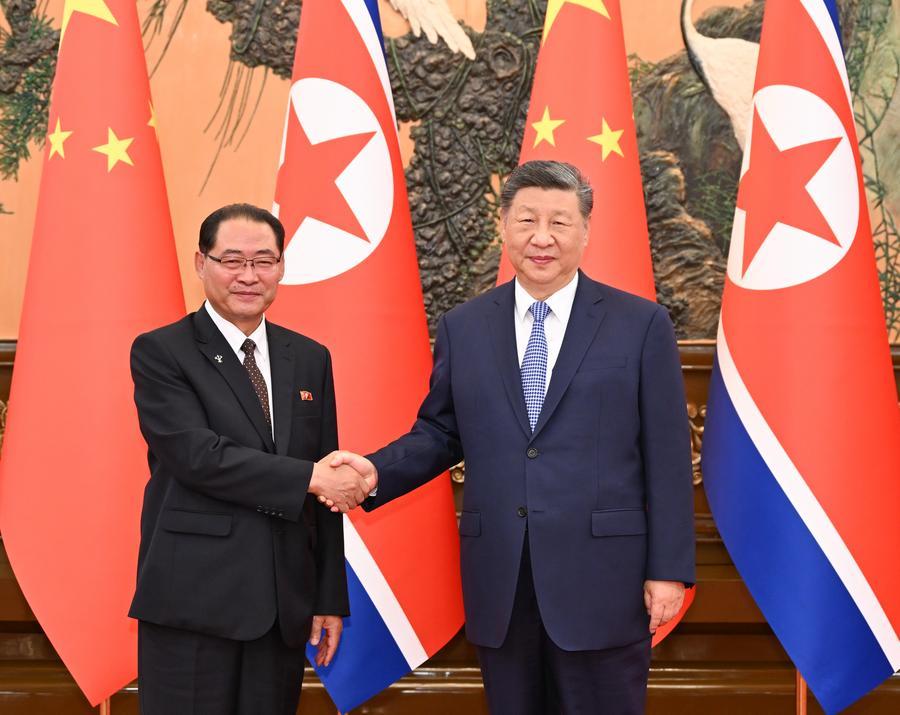 7.14习近平会见朝鲜内阁总理朴泰成.jpg