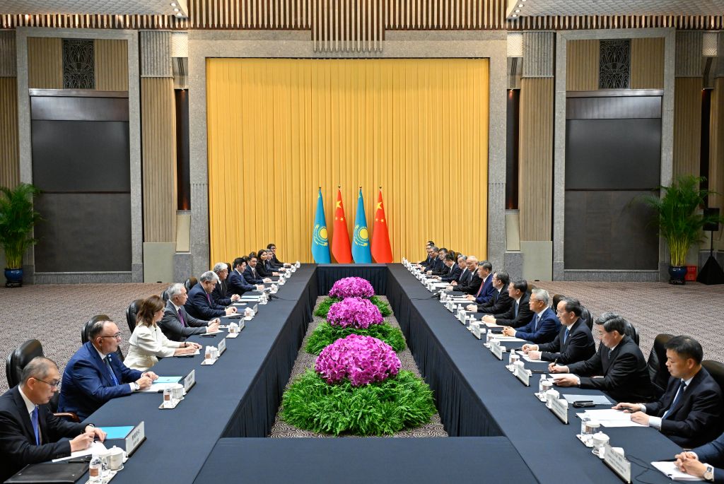 7.17习近平会见了哈萨克斯坦总统卡西姆-若马尔特·托卡耶夫2.jpeg