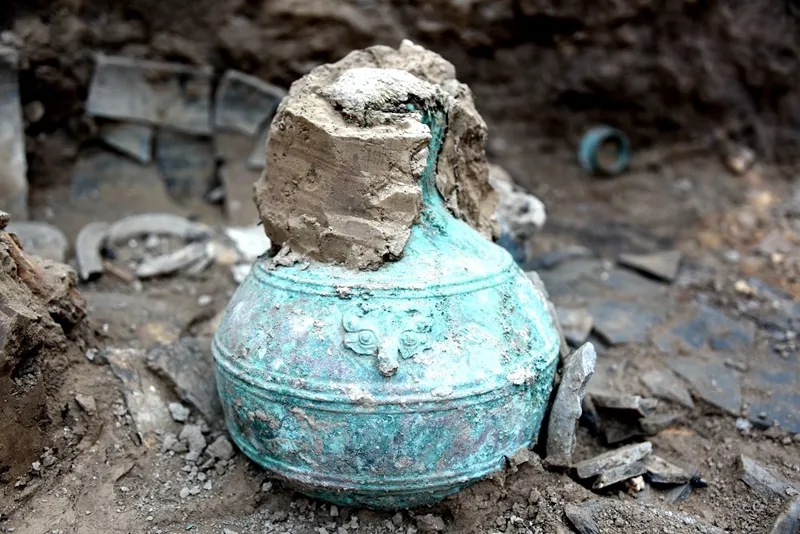 8.3宁夏固原战国秦墓出土距今2300年古酒 填补地区酿酒史空白2.jpg