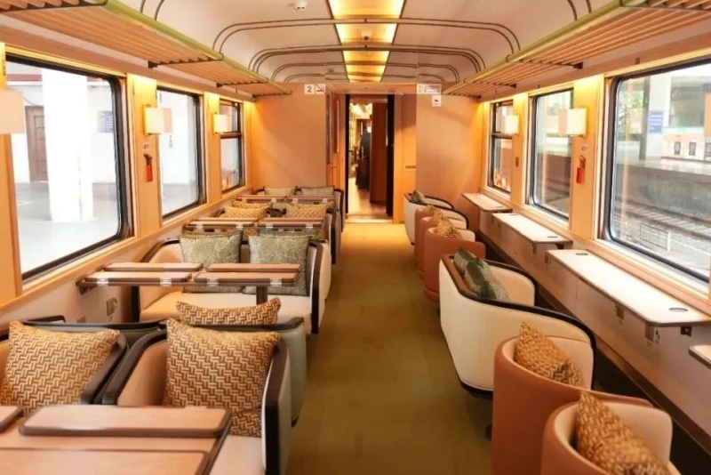 8.4福建首列主题观光列车开行,旅途即风景,乘车即游玩2.jpg
