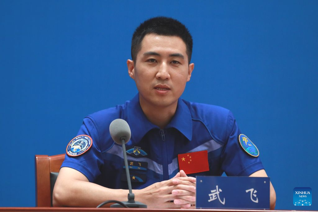 8.6神舟二十一号航天员乘组返回后与记者见面会在北京航天城举行2.jpeg