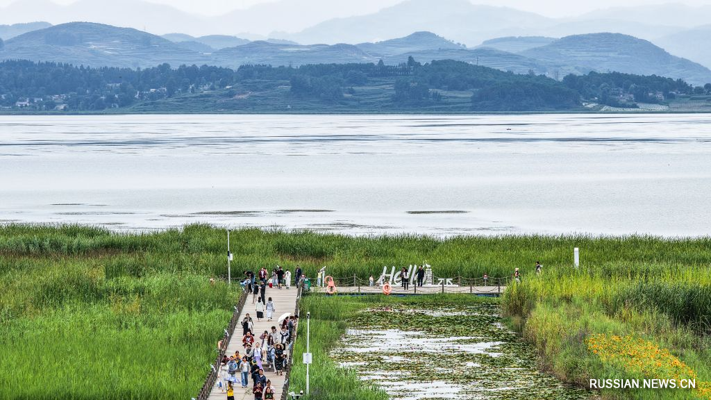 中国西南韦宁小镇夏季游客流量高峰3.jpg