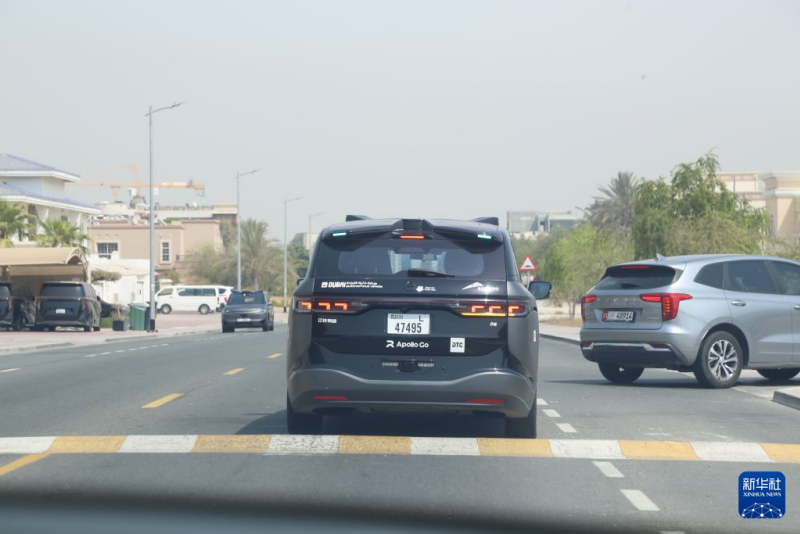中国无人车正在承包迪拜街头2.png
