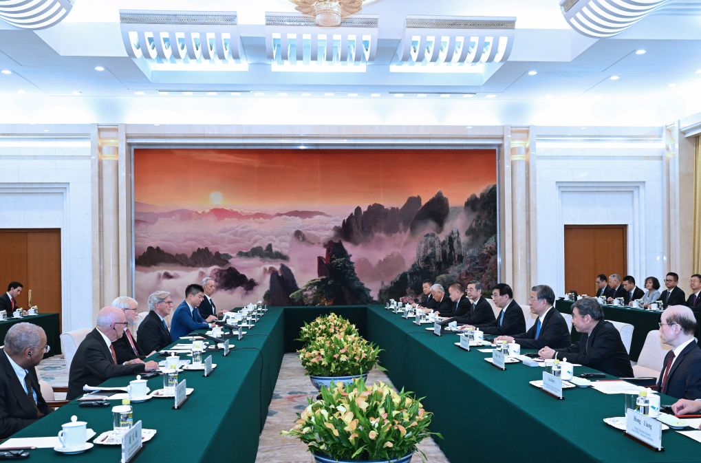 8.25王沪宁会见第三届中美1.5轨对话美方代表2.jpeg