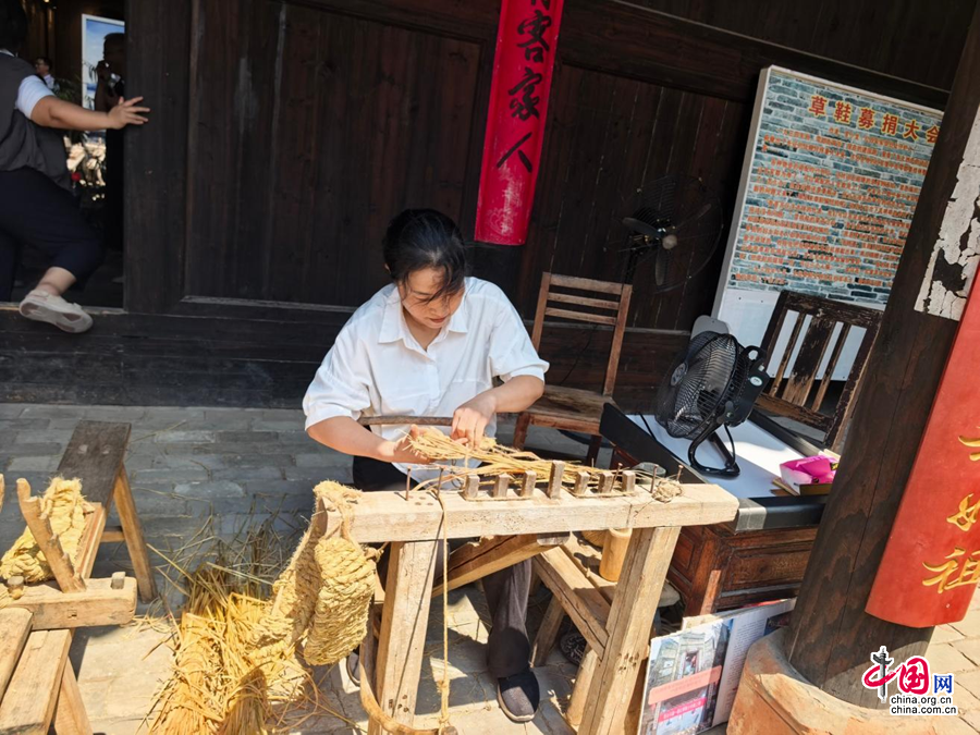 9.10一双草鞋见证峥嵘岁月!“中央红军长征出发历史展”在南京开幕2.png