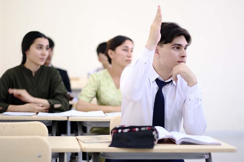 9.15塔吉克斯坦年轻一代兴起“中文热”2.jpg