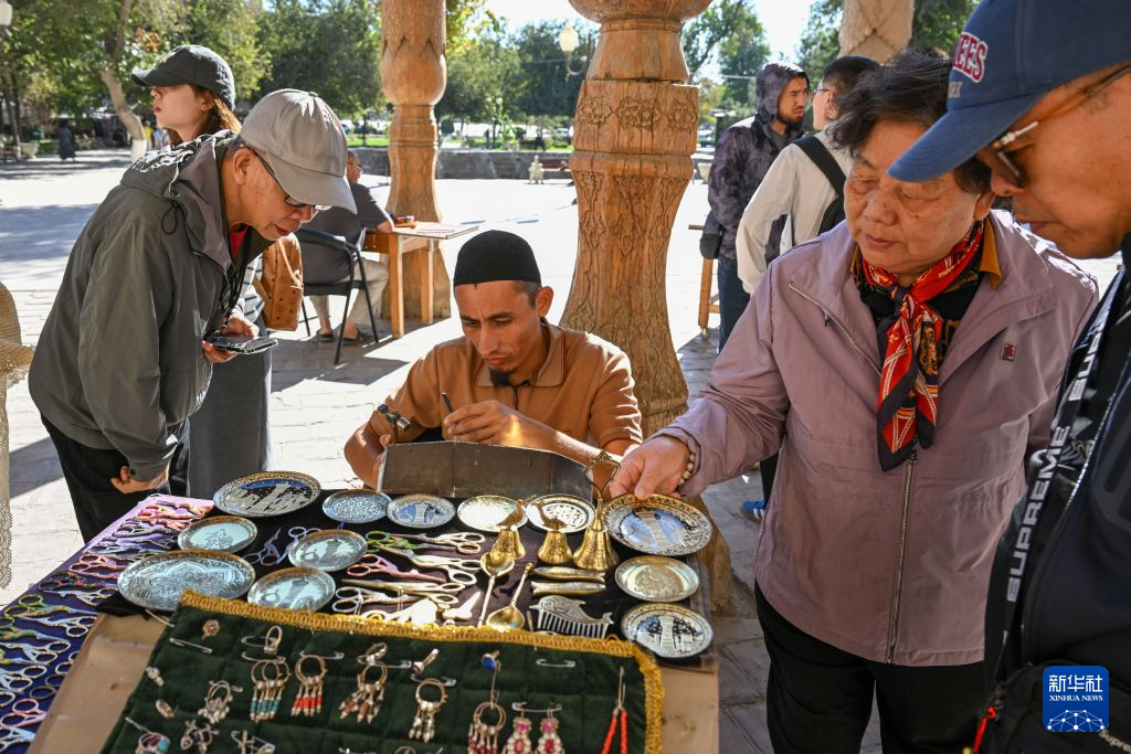 10.9中国和中亚之间的旅游交流继续增长势头2.jpg