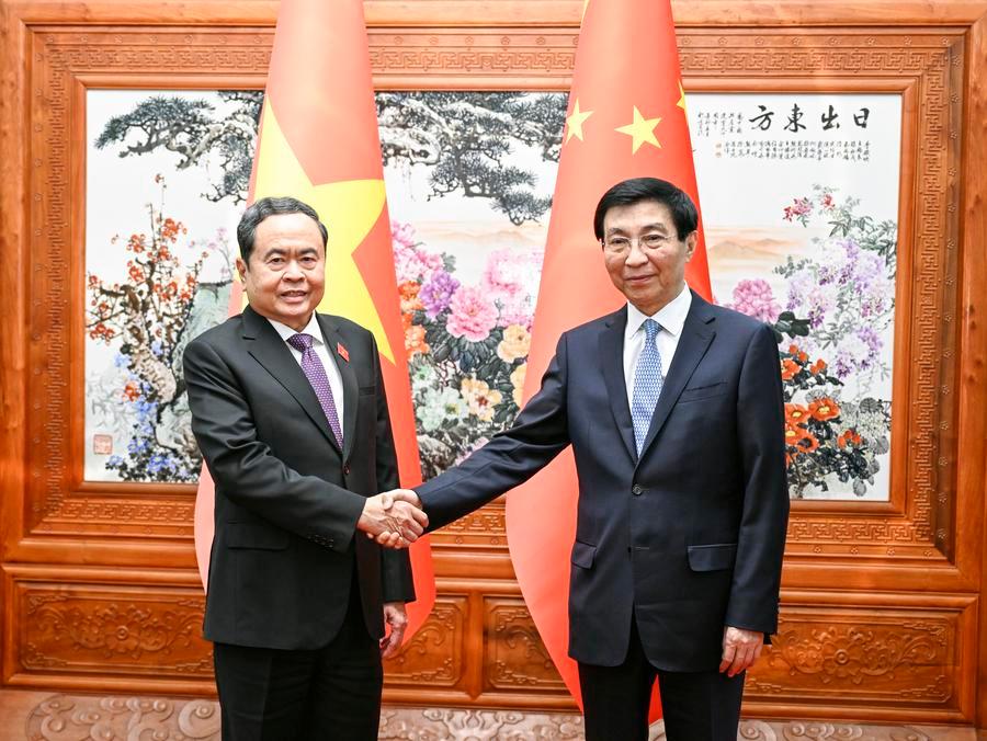 10.13王沪宁会见越南国会主席陈青敏1.jpeg