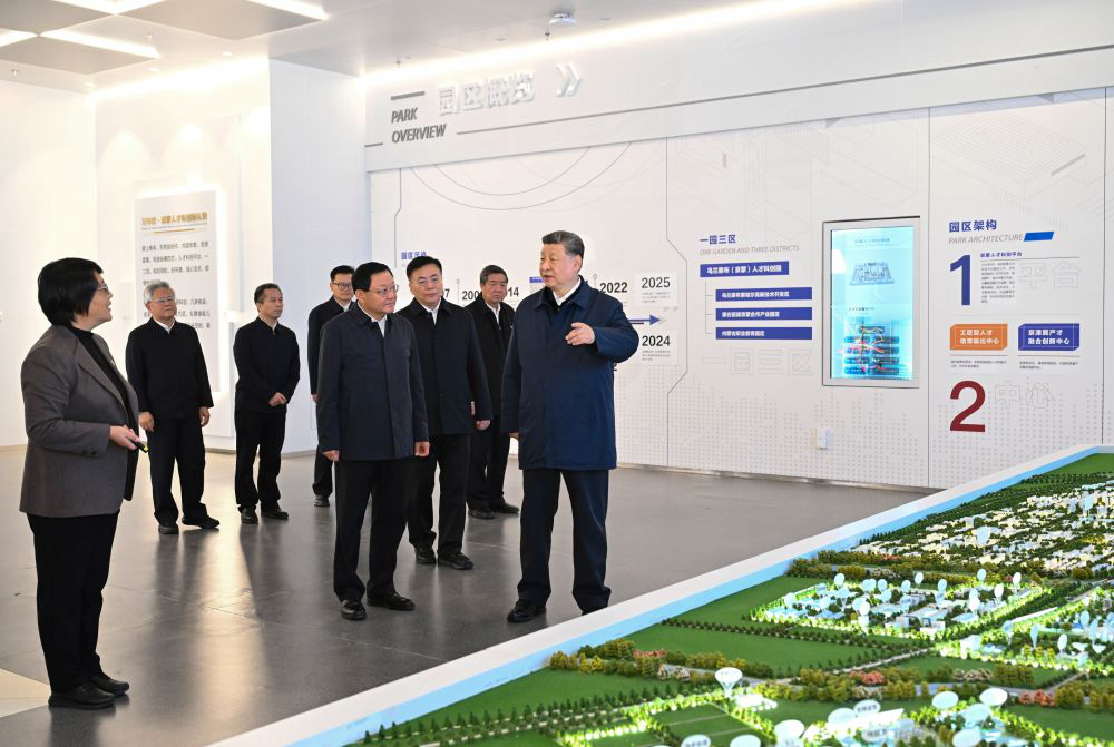 10.19习近平在内蒙古乌兰察布考察时强调 统筹高质量发展和高水平保护 坚定不移走生态优先绿色发展之路4.jpg
