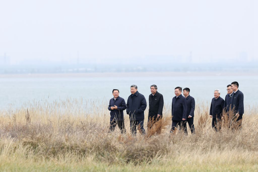 10.19习近平在内蒙古乌兰察布考察时强调 统筹高质量发展和高水平保护 坚定不移走生态优先绿色发展之路7.jpg