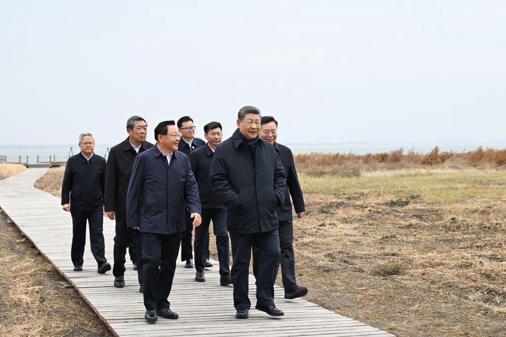 10.19习近平在内蒙古乌兰察布考察时强调 统筹高质量发展和高水平保护 坚定不移走生态优先绿色发展之路6.jpg